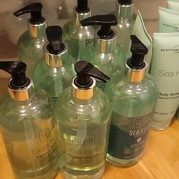 Scottish Fine Soaps Sea Kelp 5pc Bundle: BodyButter+HandWash+ BodyScrub+Pouf+Oil - Picture 9 of 13